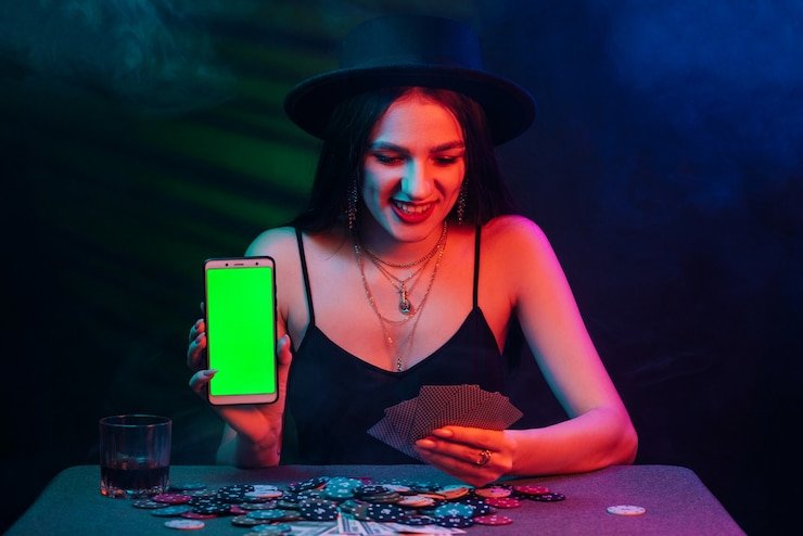Antarmuka aplikasi mobile qqhok menampilkan pasar Liga 1 dan opsi pembayaran DANA